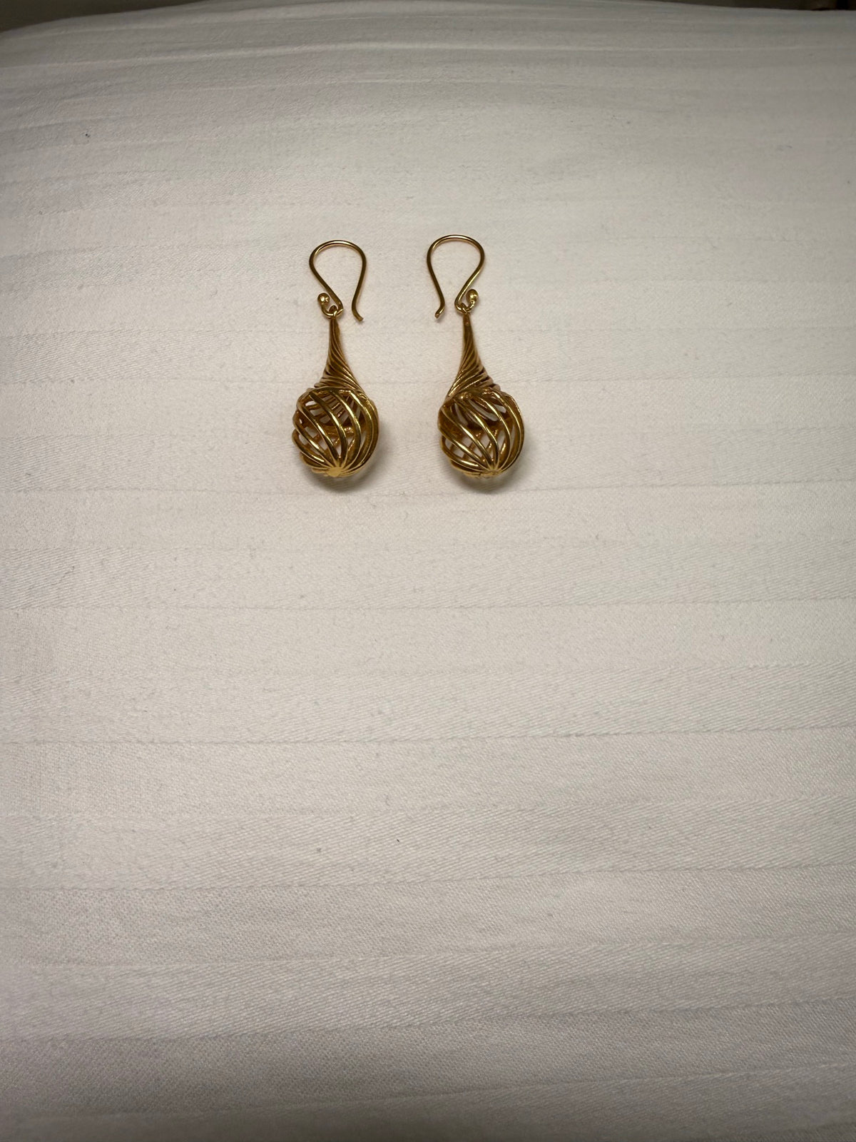 Nomi AM-02 — gold tone