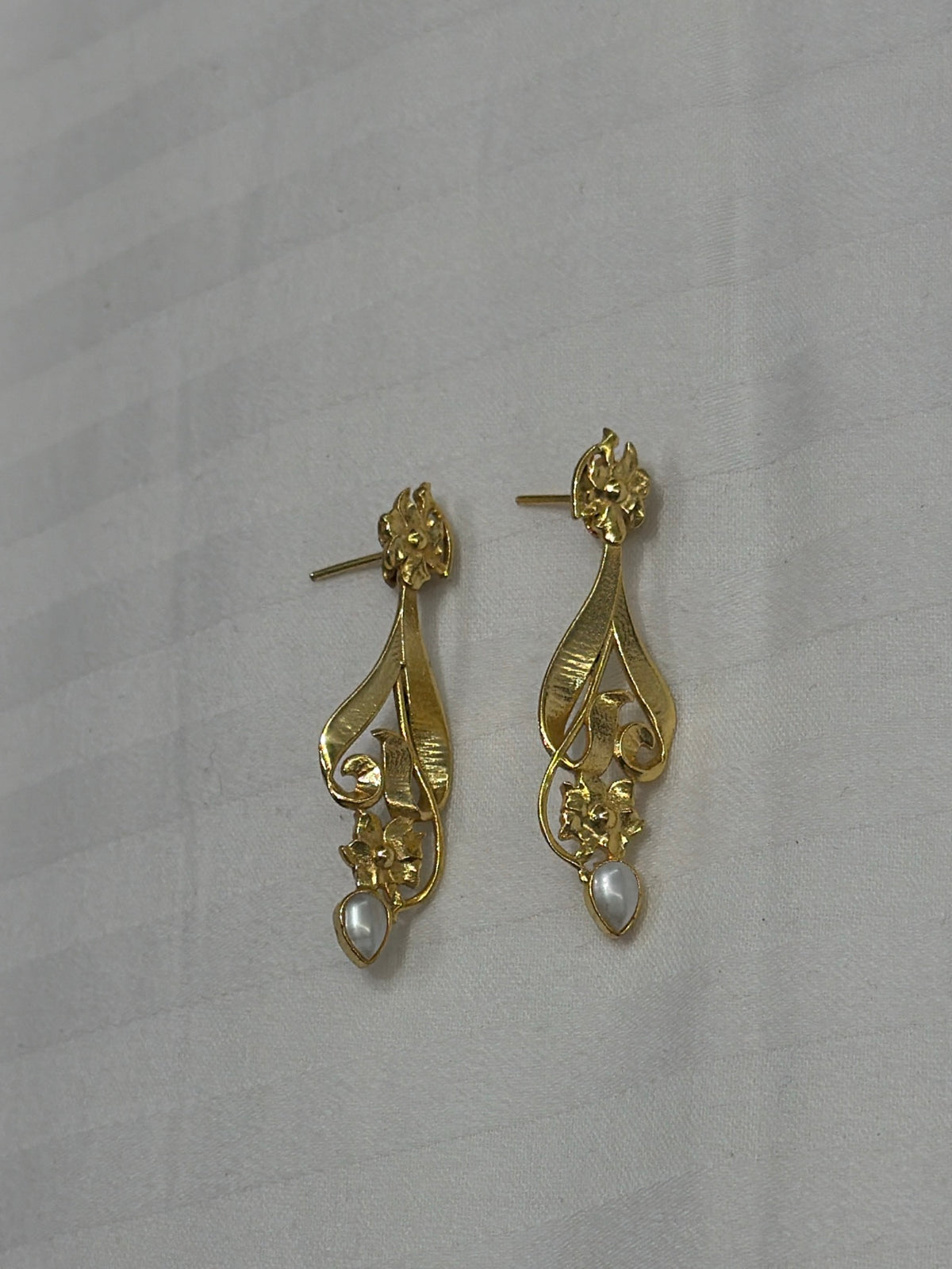Nomi AM-33 — gold tone